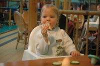 Alexandra met een tosti