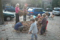 Spelen met de bladeren