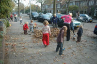 Spelen met de bladeren