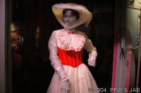een van de originele kostuurms van Mary Poppins