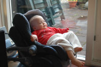 Caroline is relaxing in the Maxi Cosi