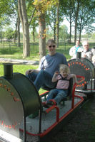 Caroline met pappa in de trein