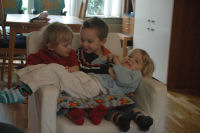 Alexandra en Caroline samen met neef Marc