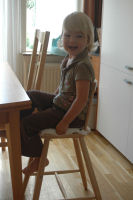 Nieuwe stoelen voor Caroline en Alexandra