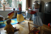 Samen dansen met de poppen